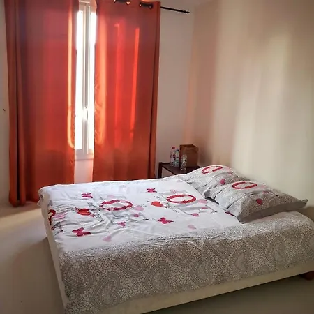 1 Lit Queen Size Dans Pavillon Avec Jardin Pansiyon *