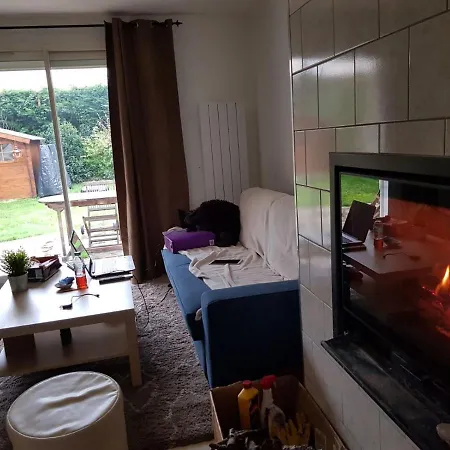 1 Lit Queen Size Dans Pavillon Avec Jardin Mennecy